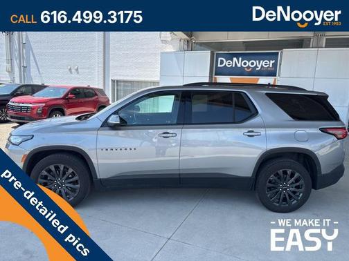 2023 Chevrolet Traverse RS