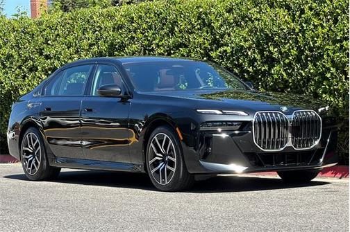 2025 BMW 740 i