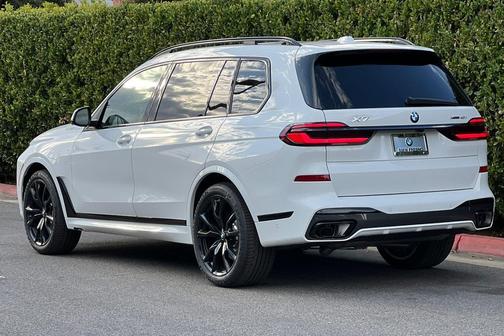 2026 BMW X7 xDrive40i