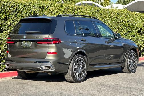 2025 BMW X7 xDrive40i
