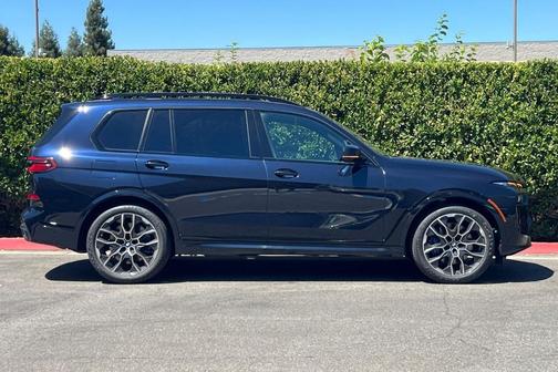 2026 BMW X7 M60i