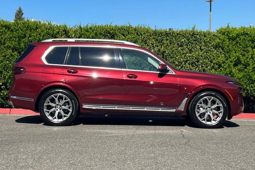 2025 BMW X7 xDrive40i