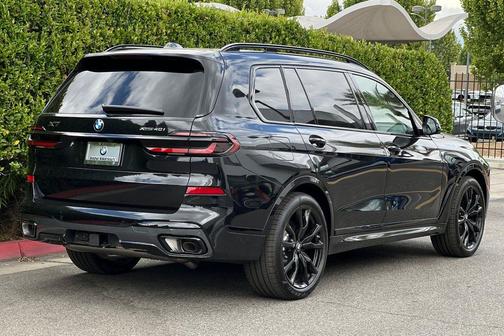 Black Sapphire Metallic 2027 BMW X7 xDrive40i
