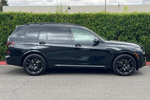 Black Sapphire Metallic 2027 BMW X7 xDrive40i