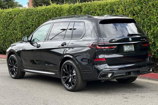 Black Sapphire Metallic 2027 BMW X7 xDrive40i