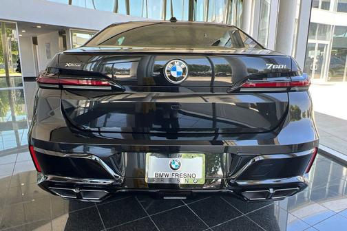 Black Sapphire Metallic 2026 BMW 760 xDrive