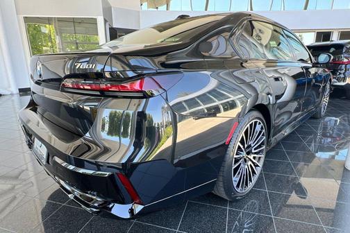 Black Sapphire Metallic 2026 BMW 760 xDrive
