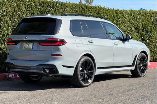 2025 BMW X7 xDrive40i