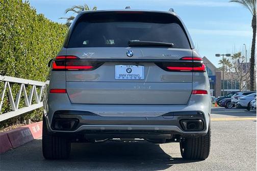 2025 BMW X7 xDrive40i