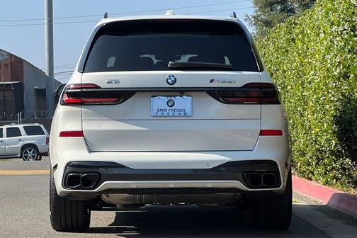 2025 BMW X7 M60i