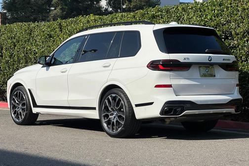 2025 BMW X7 M60i