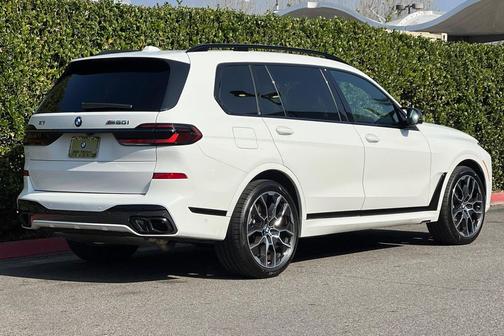 2025 BMW X7 M60i