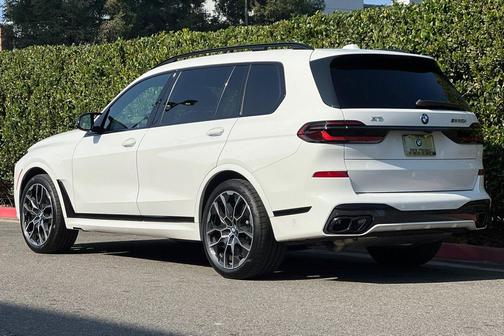 2025 BMW X7 M60i
