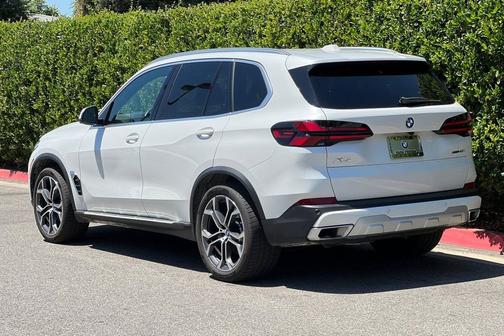 Mineral White Metallic 2026 BMW X5 xDrive40i