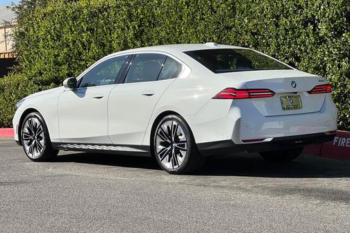 2025 BMW 530 i