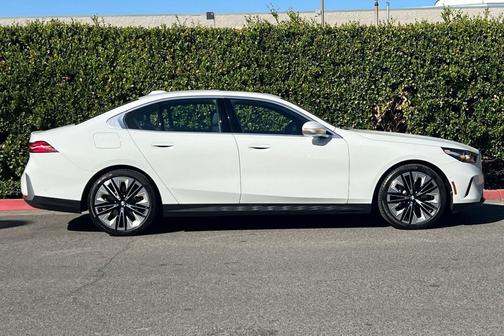 2025 BMW 530 i