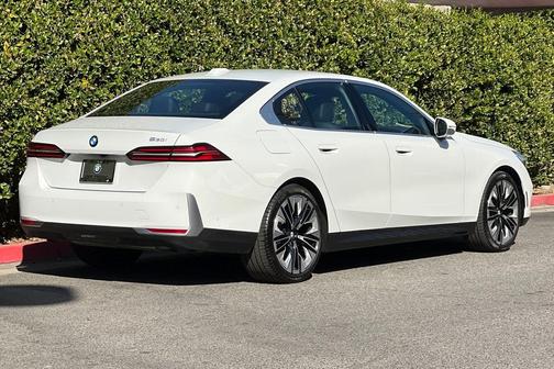 2025 BMW 530 i