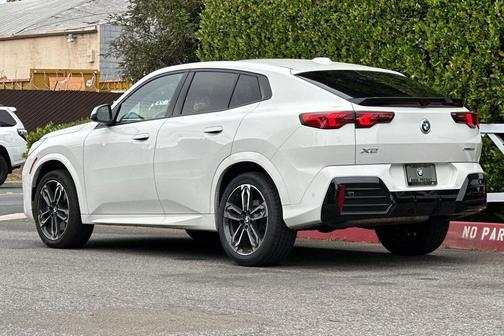 Alpine White 2026 BMW X2 xDrive28i