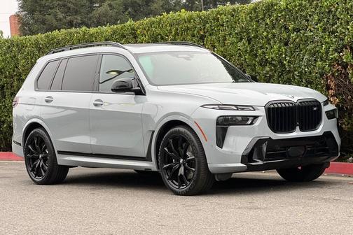 2023 BMW X7 M60i