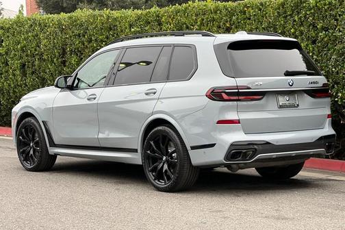2023 BMW X7 M60i