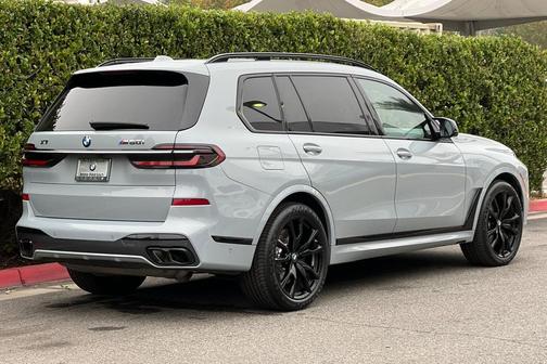 2023 BMW X7 M60i