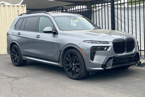Gray Metallic 2024 BMW X7 xDrive40i