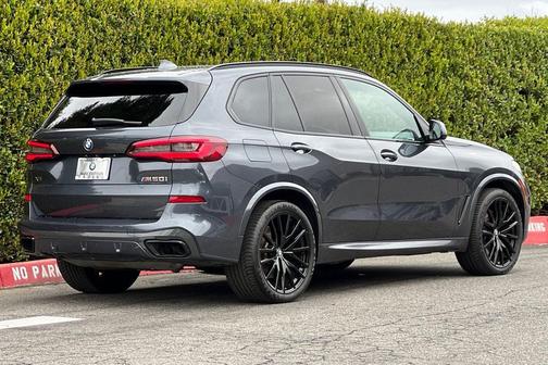 2022 BMW X5 M50i