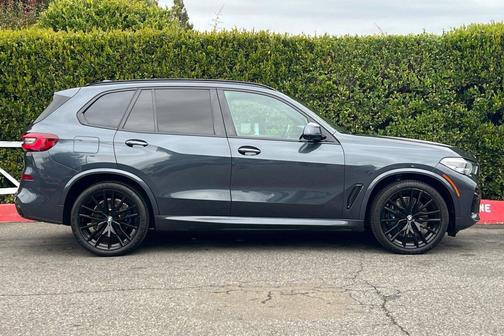 2022 BMW X5 M50i