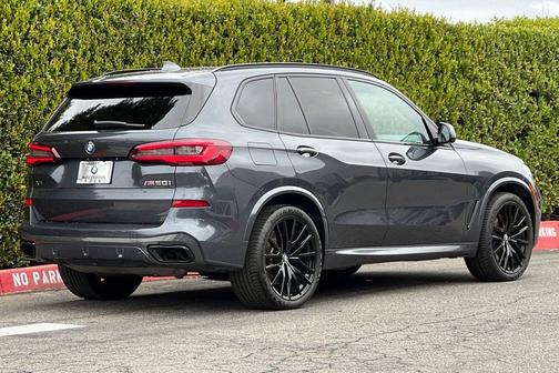 2022 BMW X5 M50i
