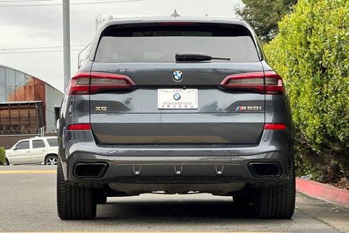 2022 BMW X5 M50i