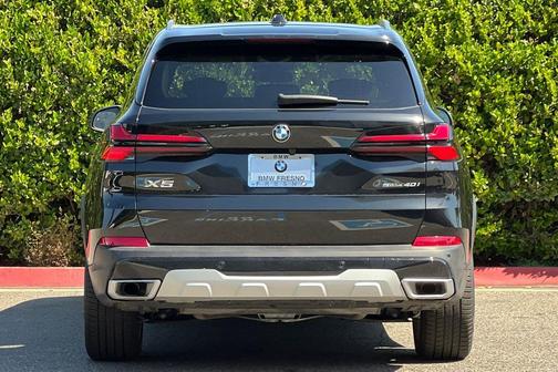 Black Sapphire Metallic 2026 BMW X5 sDrive40i
