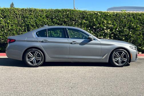 Skyscraper Gray Metallic 2023 BMW 530 i