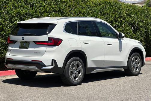 Alpine White 2026 BMW X1 xDrive28i