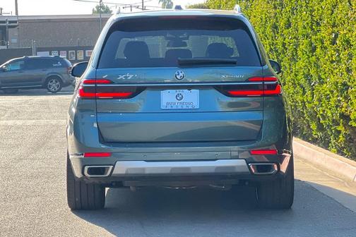 2025 BMW X7 xDrive40i