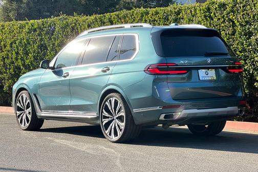 2025 BMW X7 xDrive40i