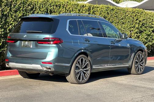 2025 BMW X7 xDrive40i