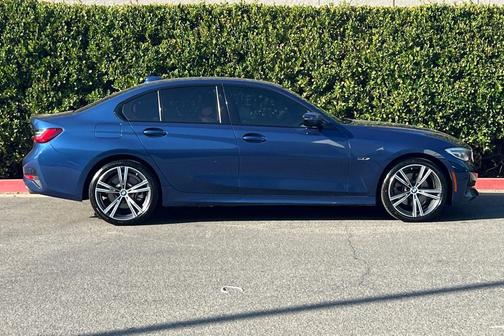 2022 BMW 330e Base