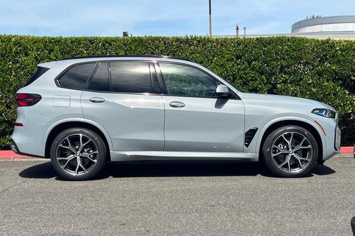 Brooklyn Grey Metallic 2026 BMW X5 xDrive40i