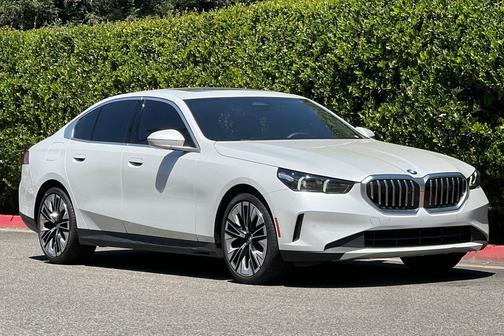 Mineral White Metallic 2025 BMW 530 530i