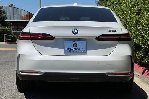 Mineral White Metallic 2025 BMW 530 530i