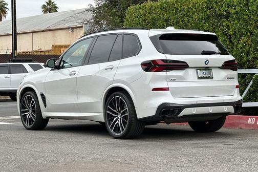 Mineral White Metallic 2024 BMW X5 M60i