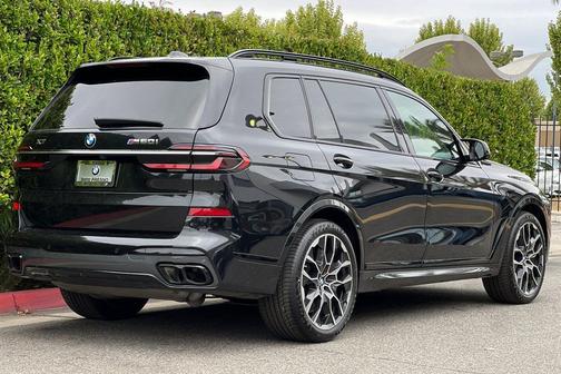 Black Sapphire Metallic 2023 BMW X7 M60i