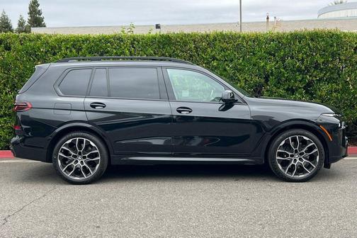 Black Sapphire Metallic 2023 BMW X7 M60i