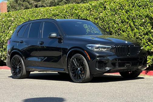 Black Sapphire Metallic 2022 BMW X5 M50i