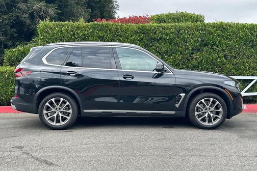 Black Sapphire Metallic 2026 BMW X5 xDrive40i