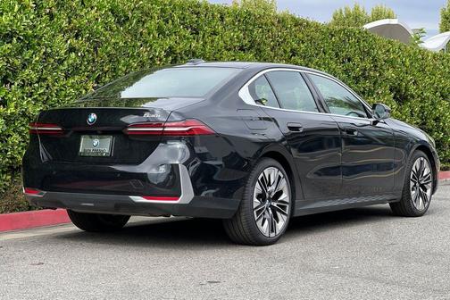 Black Sapphire Metallic 2026 BMW 530 530i