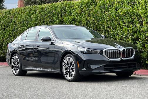 Black Sapphire Metallic 2026 BMW 530 530i