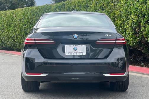 Black Sapphire Metallic 2026 BMW 530 530i