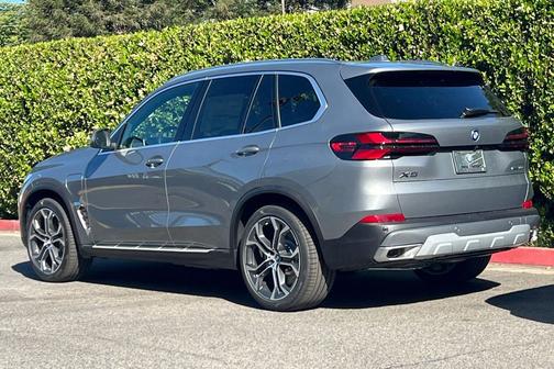 Skyscraper Grey Metallic 2026 BMW X5 PHEV xDrive50e