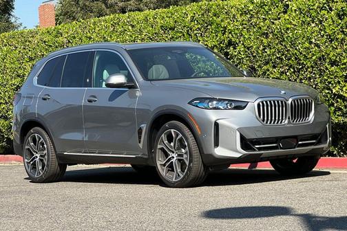 Skyscraper Grey Metallic 2026 BMW X5 xDrive40i